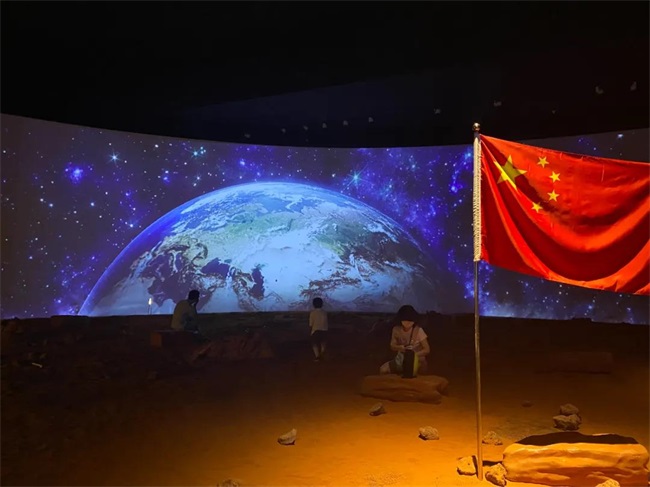 1000㎡超大空間、44*8米巨型弧幕 SEEMILE助力中國航天官方藝術(shù)特展